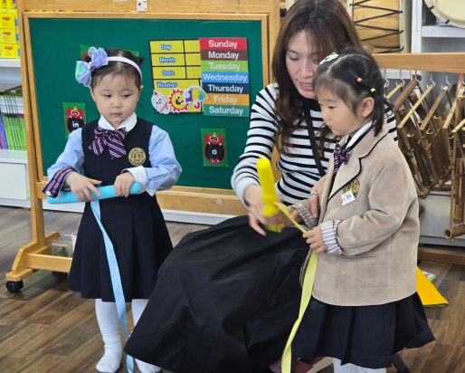 영어 단어을 영차영차 감아서 올려본 후 단어를 말해보아요